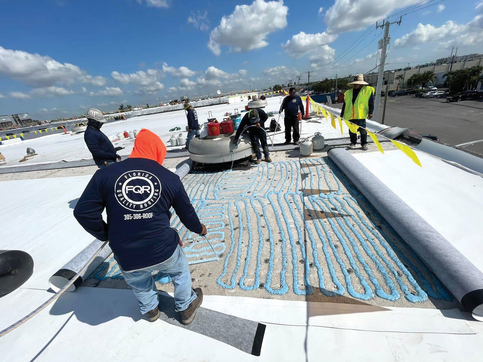 Boats and boating--Equipment and supplies, Automotive tire, Cloud, Trousers, Sky, Snow, Asphalt, Slope, Leisure