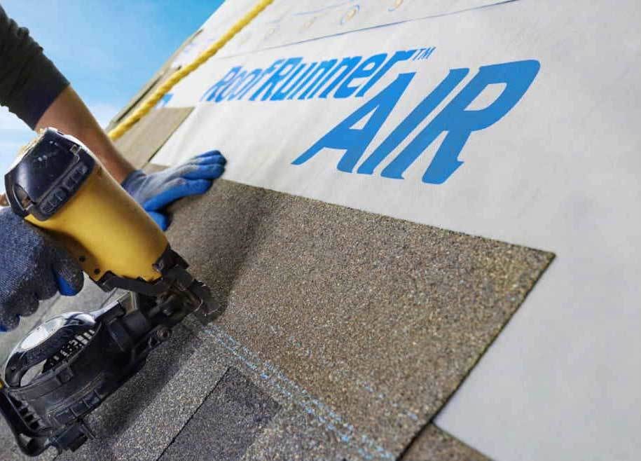 Automotive tire, Motor vehicle, Road surface, Hood, Asphalt, Floor, Flooring