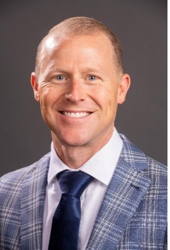 Dress shirt, Forehead, Smile, Chin, Eyebrow, Tie, Collar, Happy