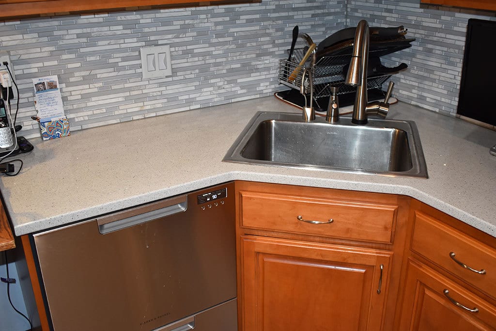 Kitchen sink, Plumbing fixture, Brown, Cabinetry, Tap, Countertop, Furniture, Wood