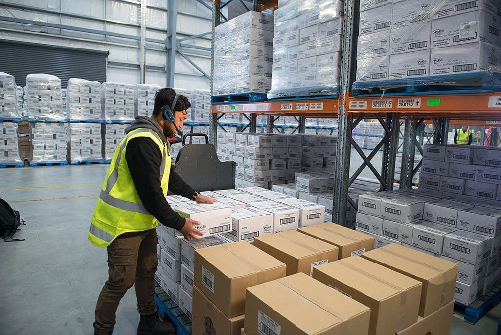 Dematic, Shipping box, High-visibility clothing, Package delivery, Wood, Workwear, Floor