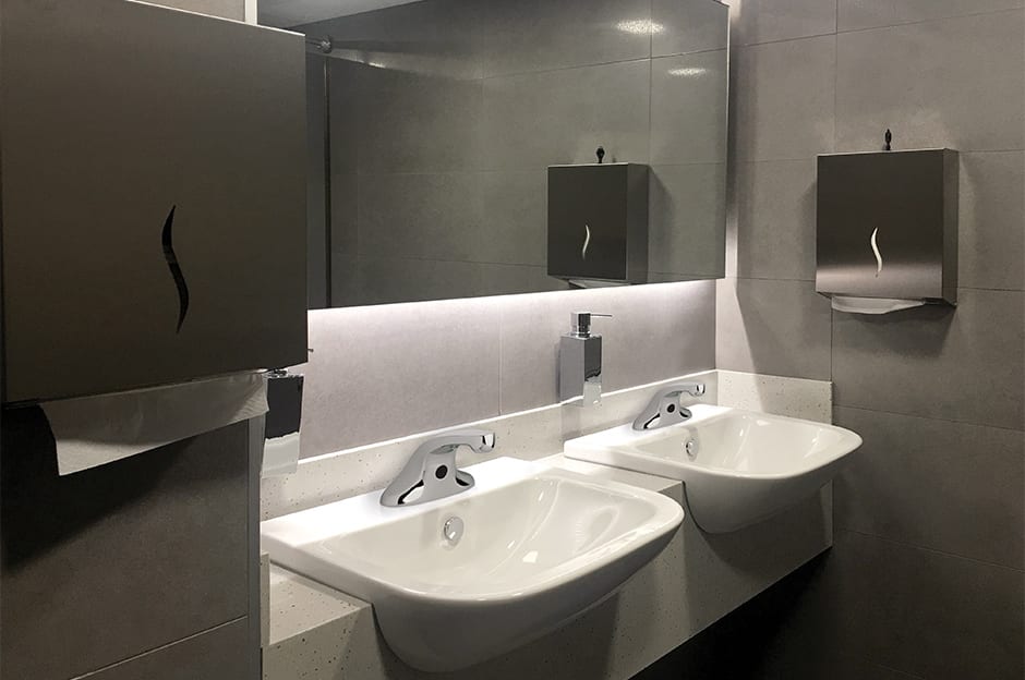 Plumbing fixture, Bathroom sink, Mirror, Tap, Property, Fluid, Floor