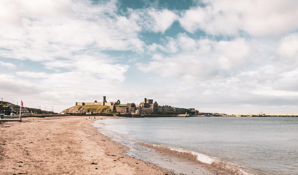 Coastal and oceanic landforms, Cloud, Water, Sky, Beach, Lake