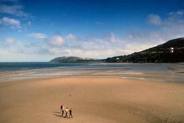 Coastal and oceanic landforms, People in nature, Cloud, Sky, Water, Beach