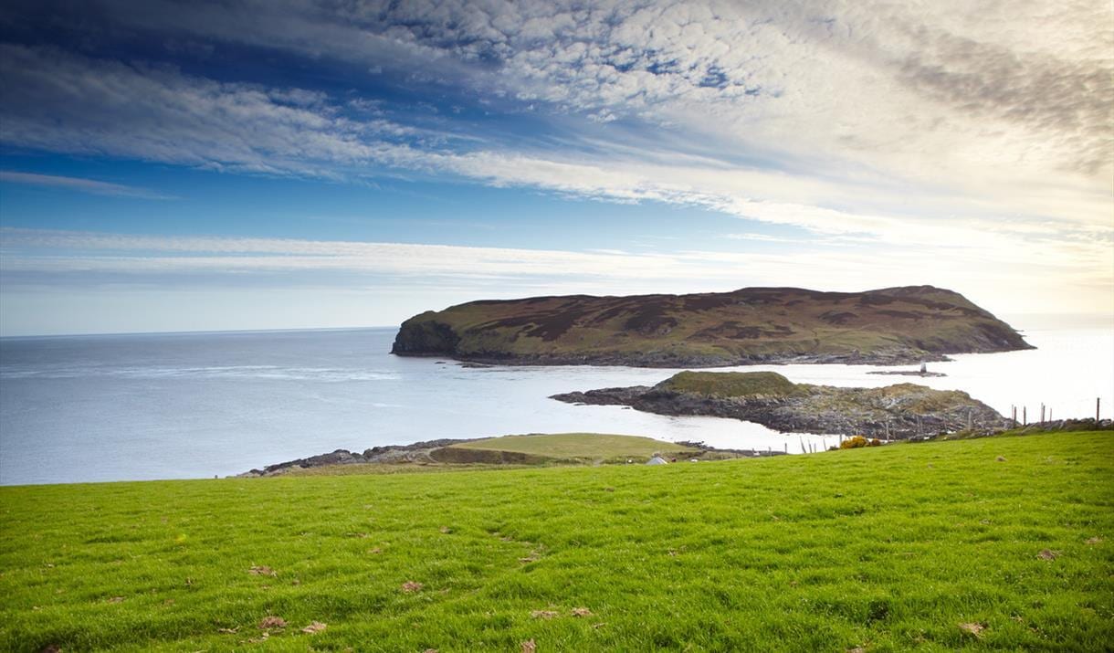 Coastal and oceanic landforms, Water resources, Natural landscape, Cloud, Sky, Plant, Highland, Grass, Terrain