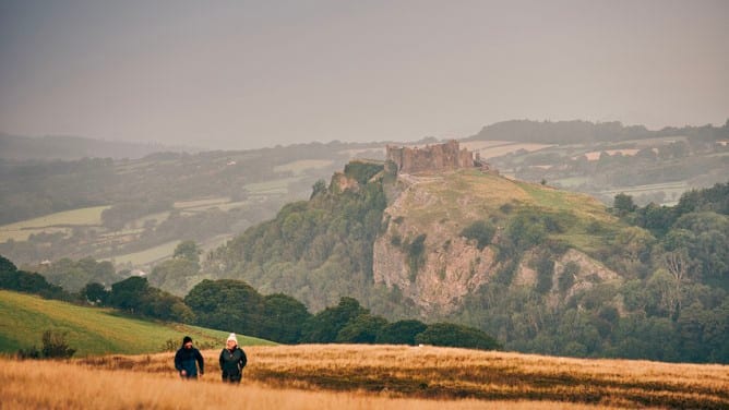 People in nature, Plant community, Natural landscape, Sky, Mountain, Highland, Grass, Grassland, Plain