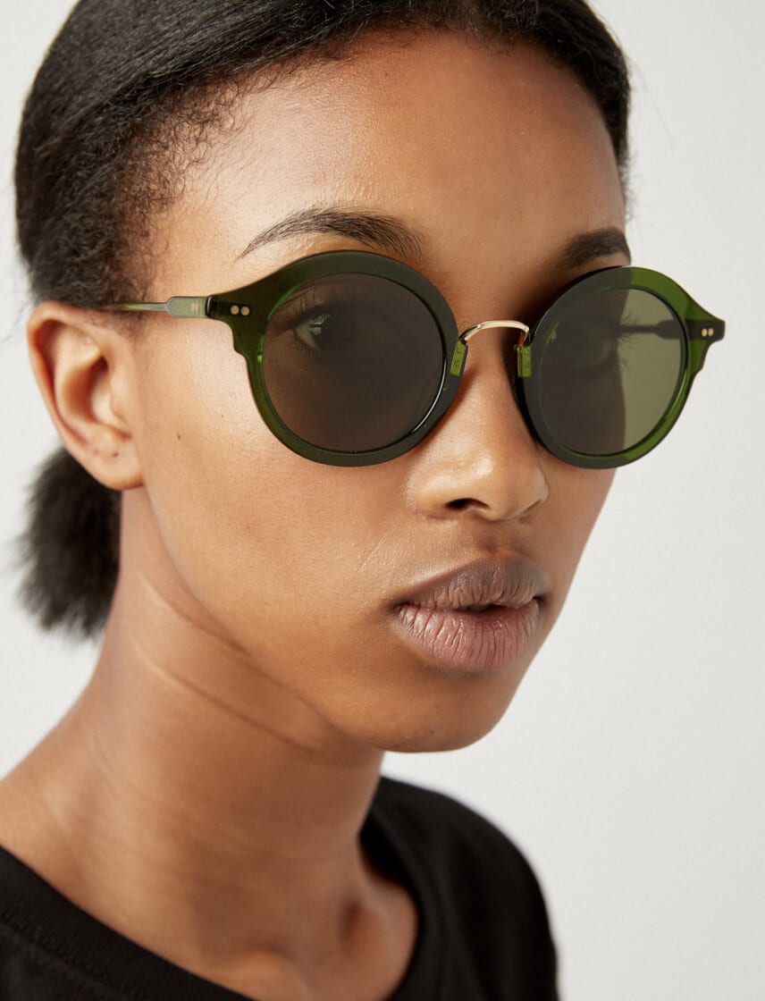Vision care, Facial expression, Forehead, Nose, Hair, Lip, Chin, Hairstyle, Eyebrow, Goggles
