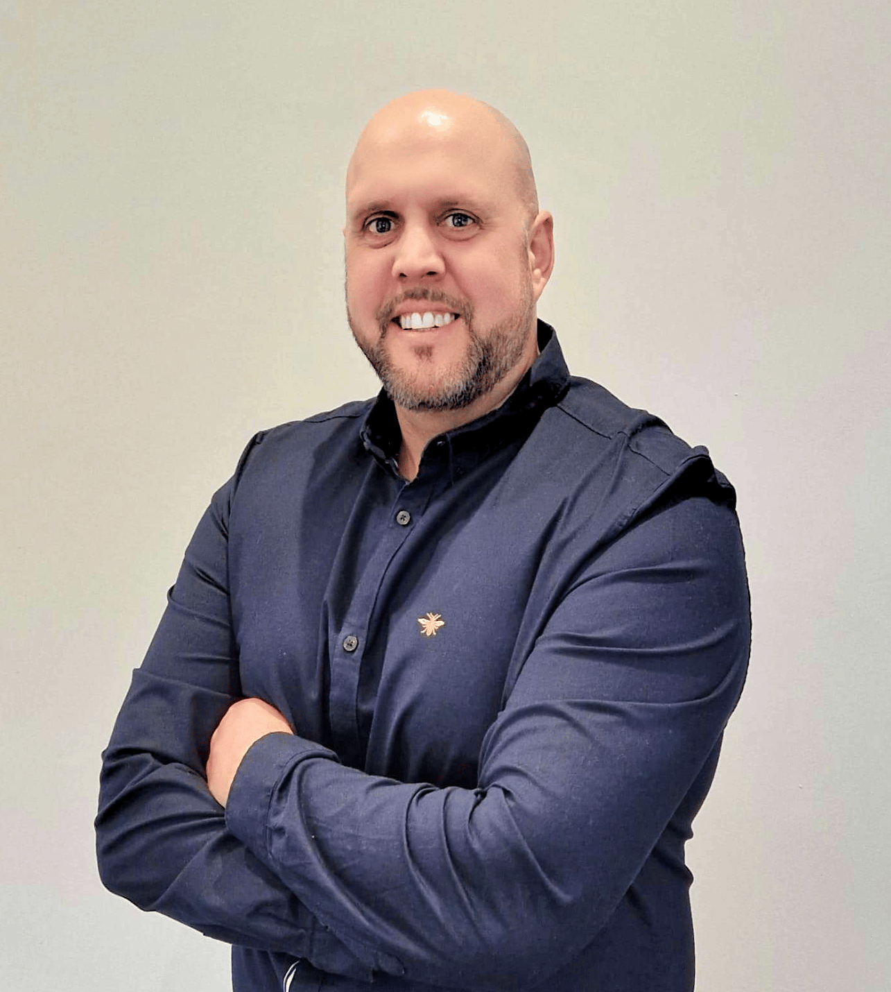 Human body, Dress shirt, Cheek, Smile, Sleeve, Gesture, Collar