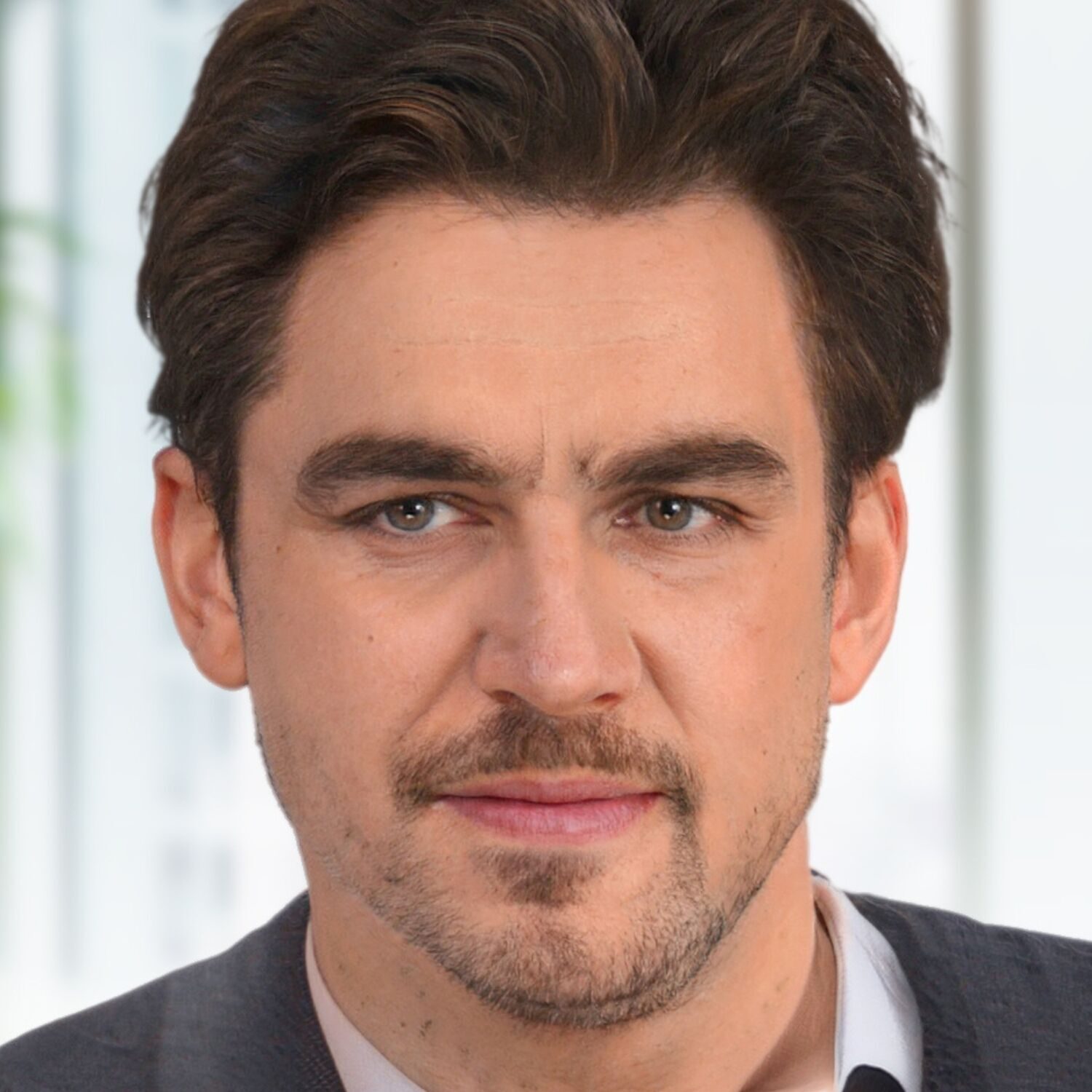 Forehead, Nose, Cheek, Lip, Chin, Hairstyle, Eyebrow, Eyelash, Beard, Human