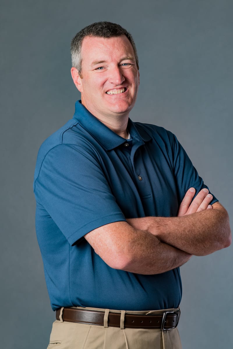 Dress shirt, Human body, Smile, Joint, Outerwear, Arm, Shoulder, Neck, Stomach, Sleeve