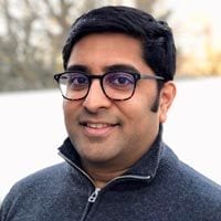 Vision care, Forehead, Glasses, Smile, Outerwear, Jaw, Sleeve, Eyewear, Gesture, Happy