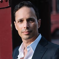 Forehead, Jaw, Gesture, Sleeve, Collar