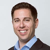 Forehead, Nose, Smile, Outerwear, Jaw, Sleeve, Ear, Gesture, Collar, Happy