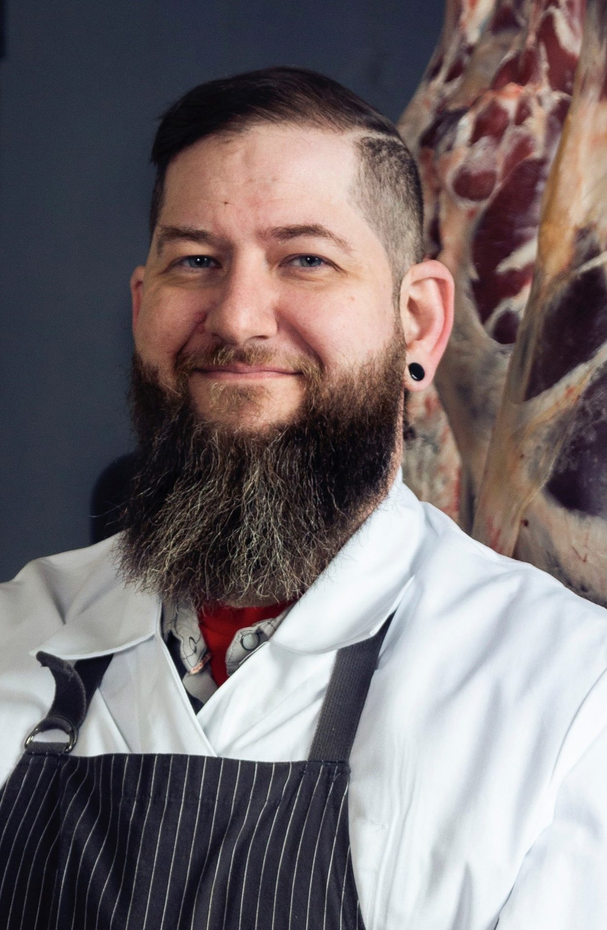 Dress shirt, Forehead, Hair, Smile, Beard, Jaw, Sleeve, Collar