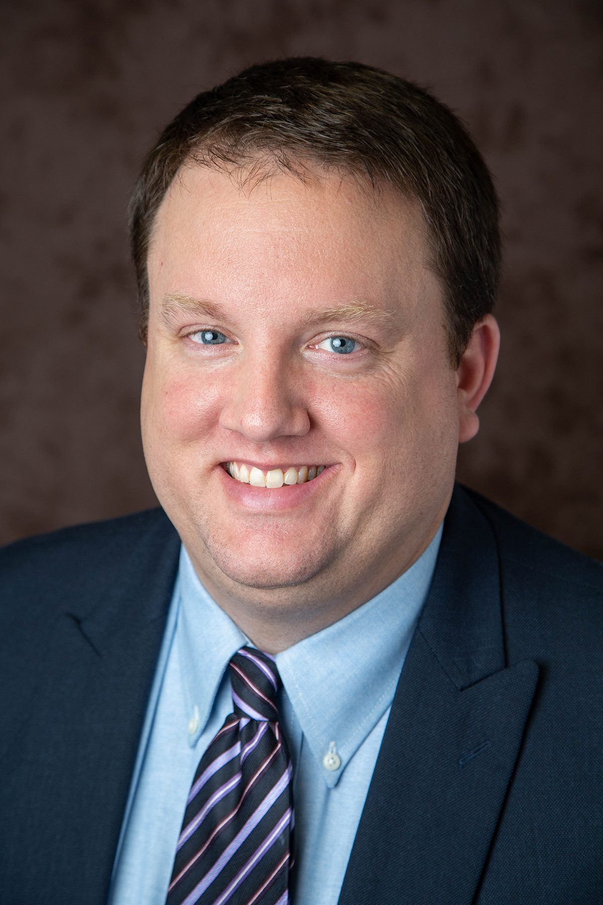 Dress shirt, Forehead, Face, Smile, Chin, Eyebrow, Eye, Tie, Collar, Suit