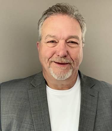 Dress shirt, Forehead, Hair, Head, Smile, Jaw, Sleeve, Beard, Collar