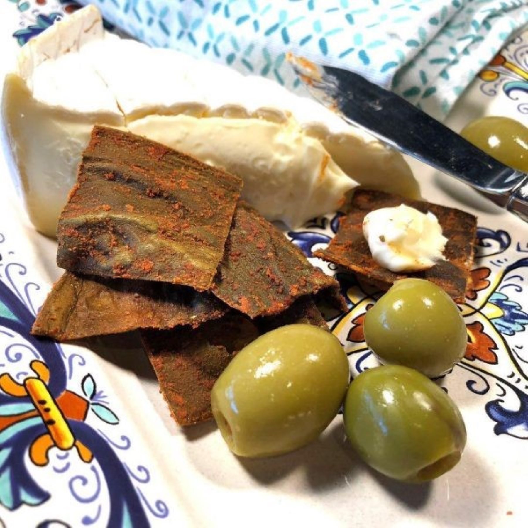 Finger food, Ingredient, Tableware, Dishware, Serveware, Plate, Cheese