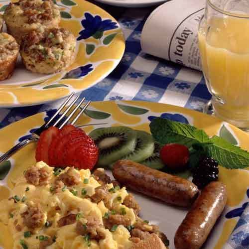 Lemon juice, Barley water, Food, Tableware, Ingredient, Recipe, Plate, Cuisine, Debrecener, Knackwurst