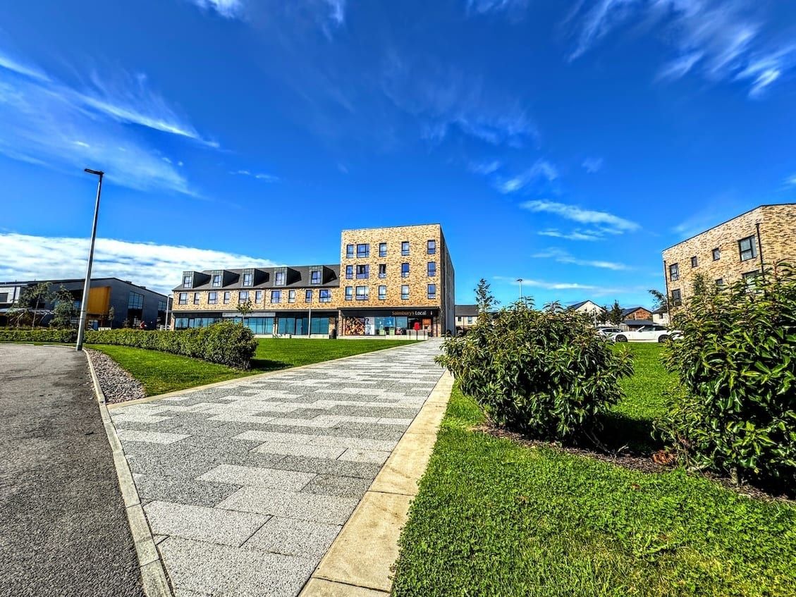 Urban design, Road surface, Residential area, Cloud, Sky, Plant, Building, Grass, Landscape