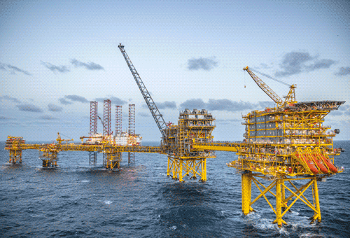 Offshore drilling, Cloud, Sky, Water, Semi-submersible
