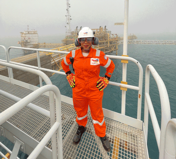 High-visibility clothing, Naval architecture, Water, Sky, Workwear, Lifebuoy, Sleeve, Helmet
