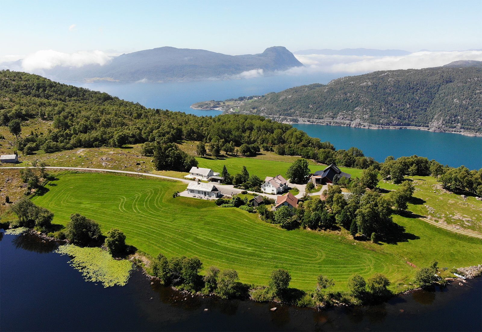 Natural landscape, Aerial photography, Bird's-eye view, Rural area, Highland, Bank, Lake, Reservoir, Cottage