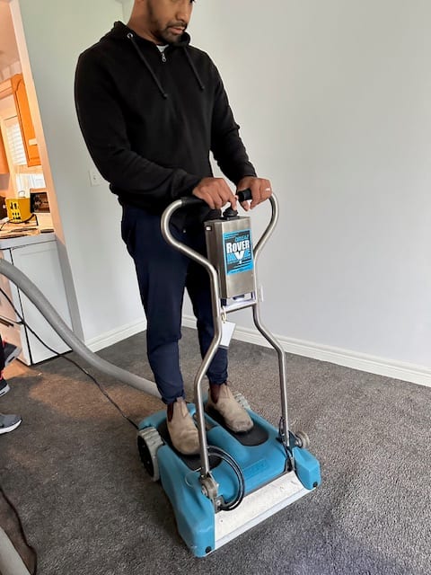 Human body, Sleeve, Cleanliness, Knee, Flooring, Floor