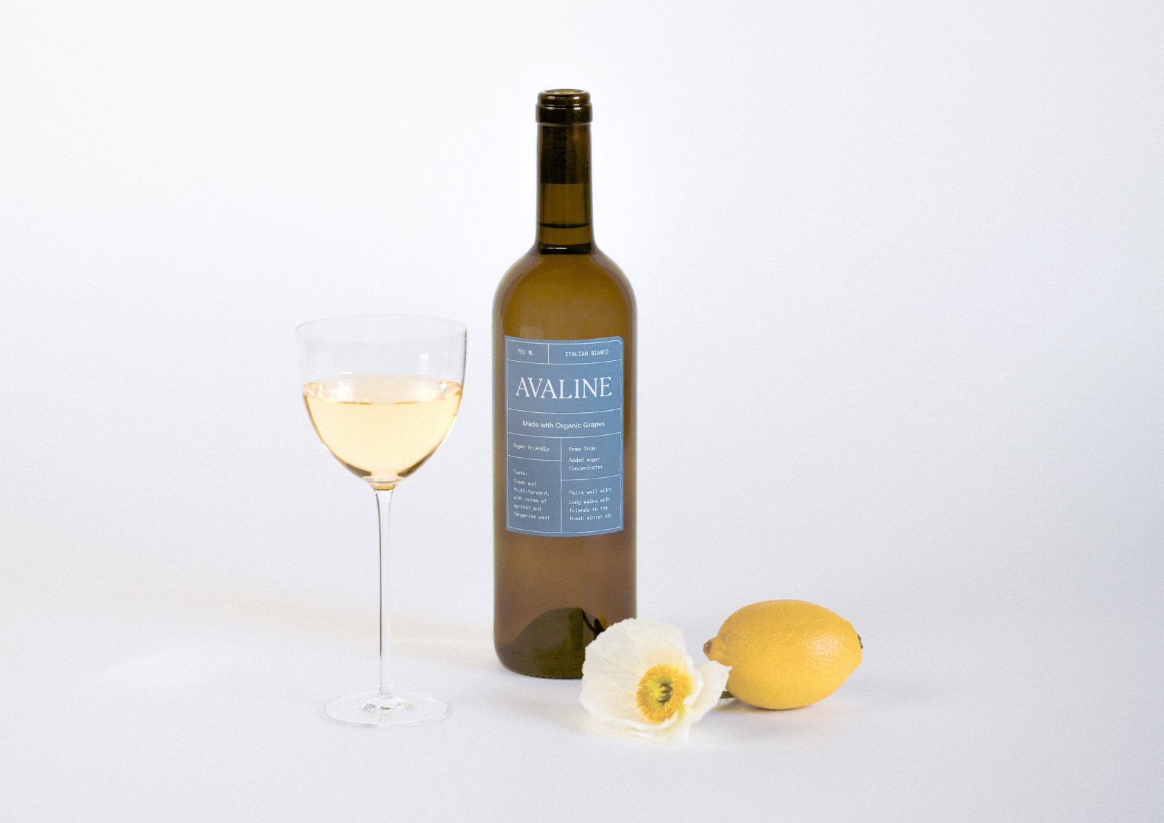 Alcoholic drink, Glass bottle, Drinkware, Tableware, Barware, Alcohol, Liquid, Liquor