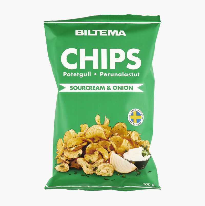 Green bag of Biltema Sourcream & Onion potato chips with crisp chips and dip.
