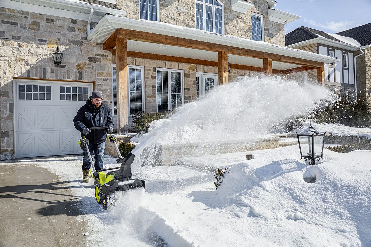 Building, Window, Snow, Water, Slope, Tire, Neighbourhood, Asphalt, Freezing, House