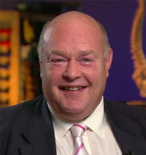 Forehead, Head, Smile, Gesture, Tie, Suit, Happy