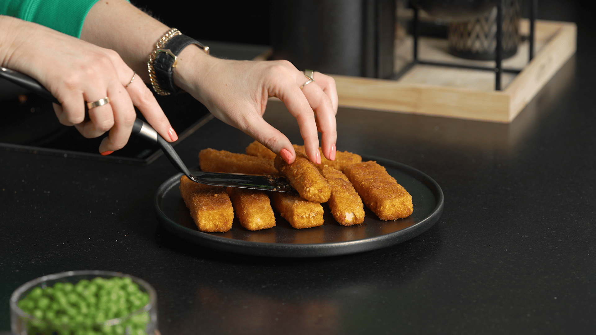 Deep frying, Fast food, Baked goods, Watch, Ingredient, Recipe, Tableware, Dish, Cuisine