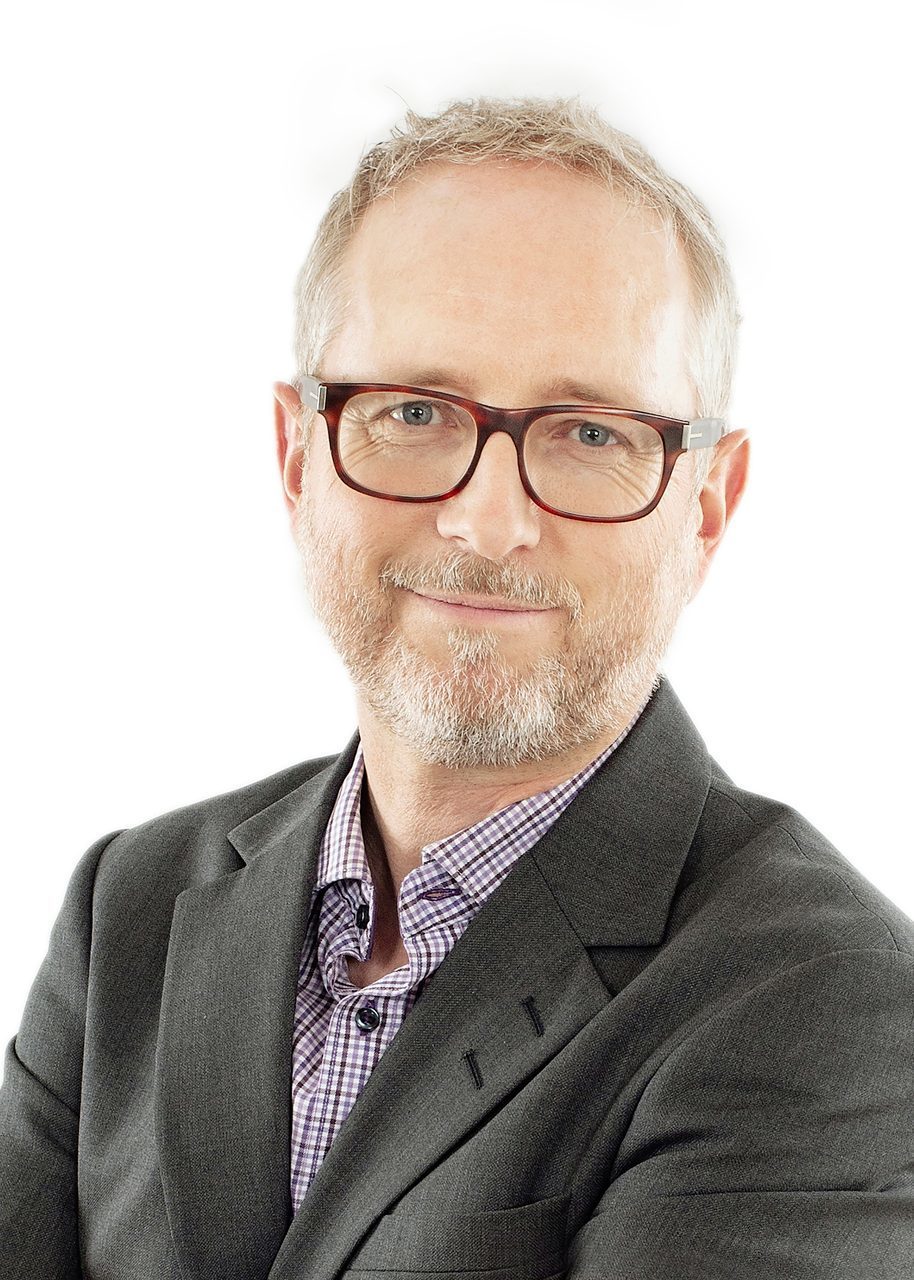Vision care, Dress shirt, Forehead, Cheek, Glasses, Eyebrow, Beard, Jaw, Smile, Gesture