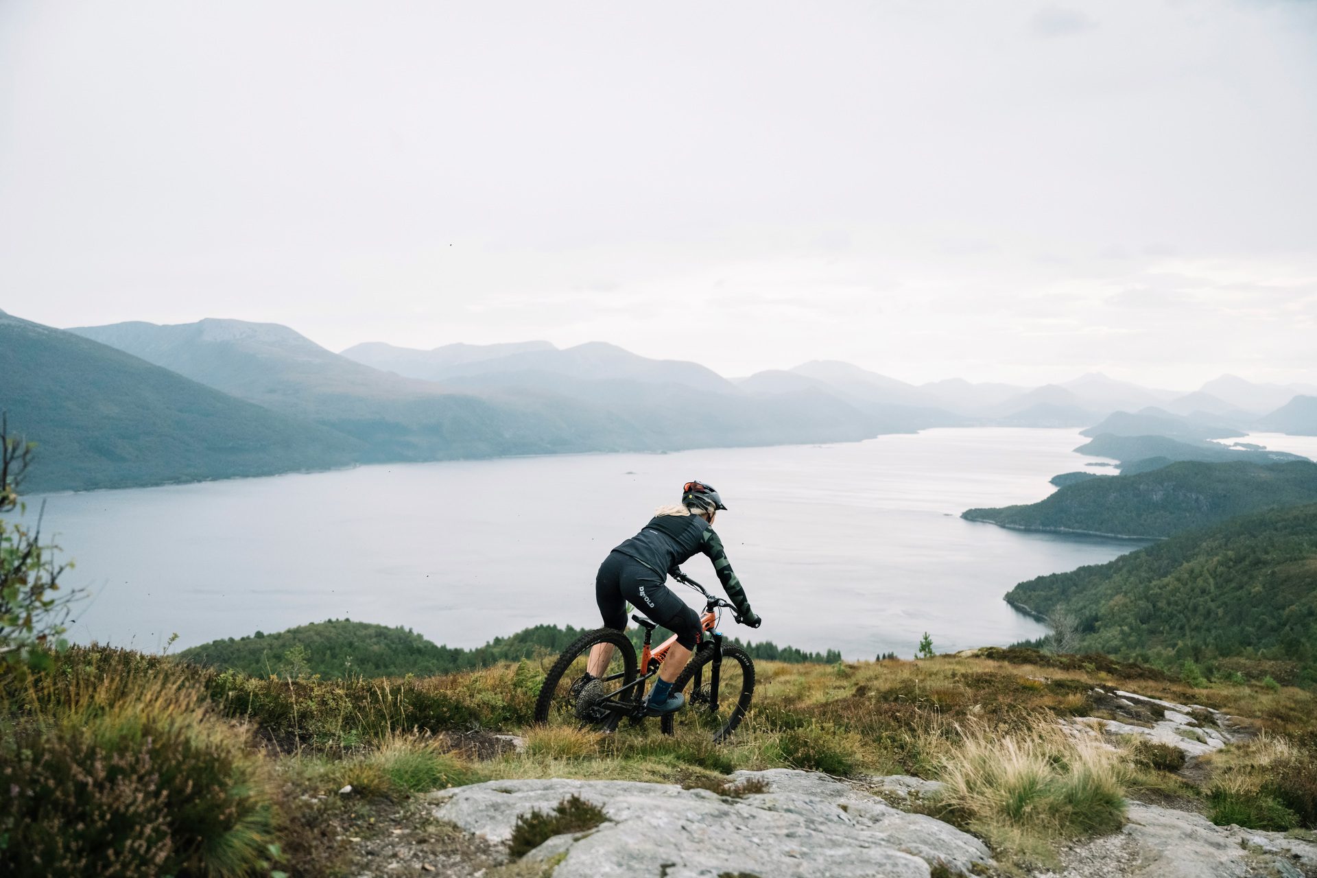 Bicycles--Equipment and supplies, Bicycle wheel, Water, Sky, Tire, Plant, Mountain, Cloud