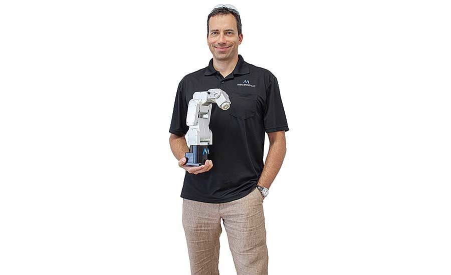 Jersey, Smile, Neck, Sleeve, Standing, Gesture, Elbow, Grey, Waist, Sportswear