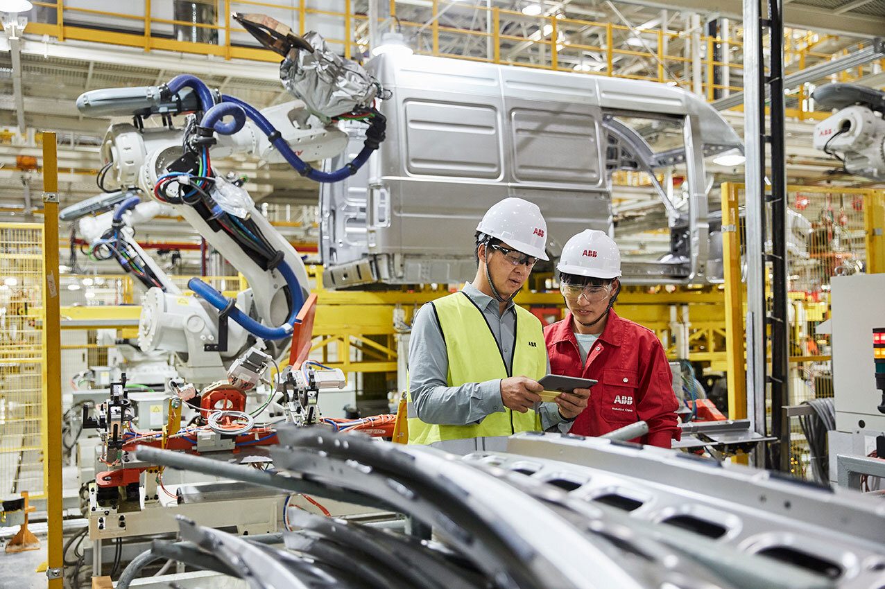 Motor vehicle, Electrical contractor, Workwear, Product, Hood, Yellow, Engineer