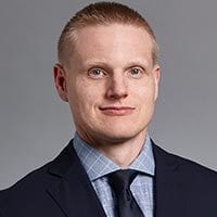 Dress shirt, Forehead, Head, Smile, Jaw, Tie, Collar, Suit