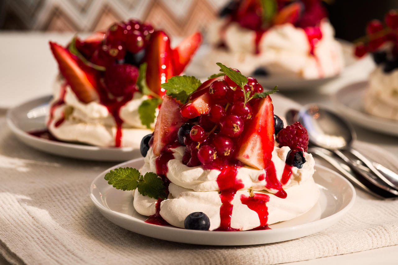 Food, Tableware, Dishware, Plate, Strawberry, Recipe, Ingredient, Strawberries, Fruit, Cake