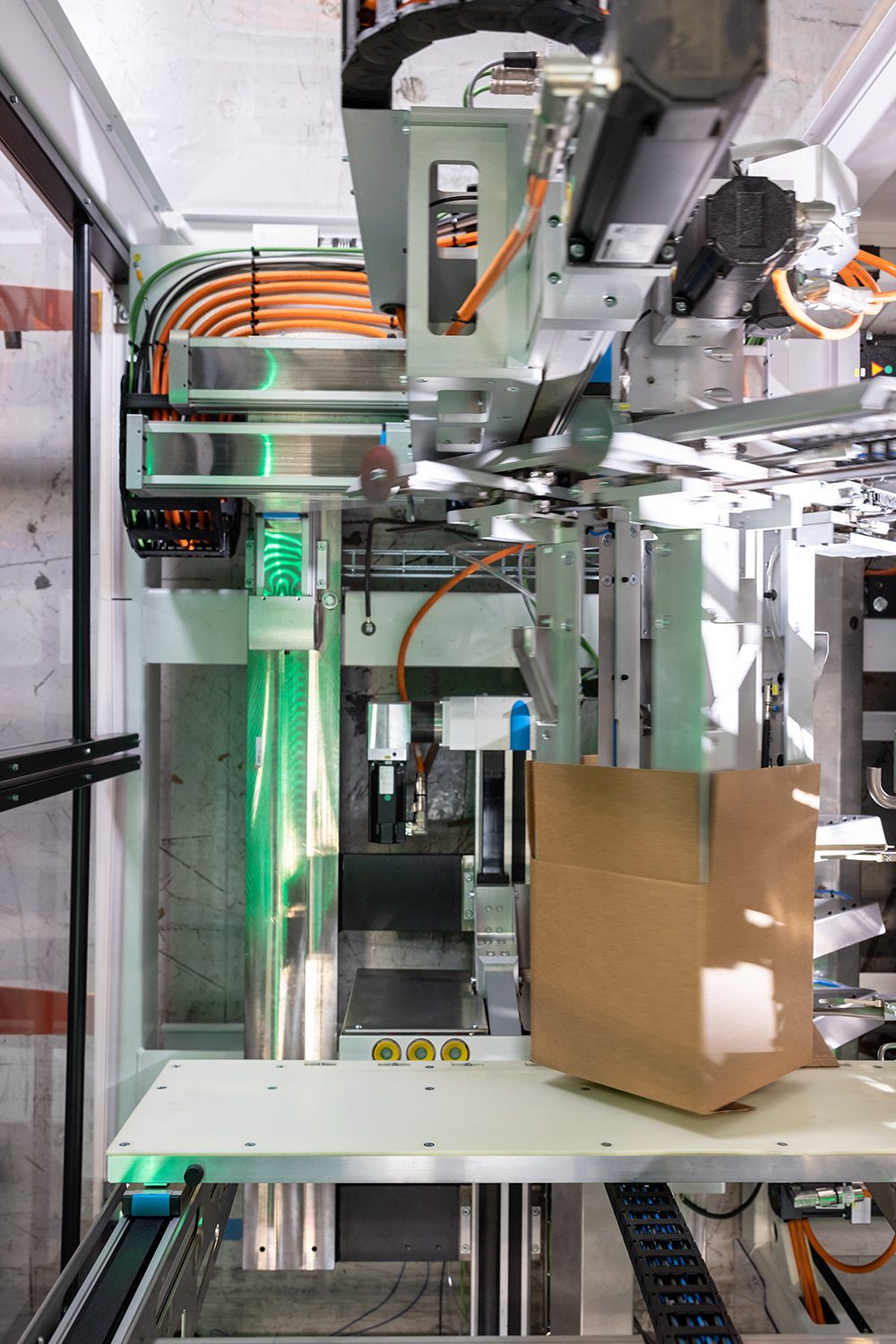 The Packsize X5 produces ready-to-pack, right-sized erected boxes at an industry-leading speed of up to 600 boxes per hour. The X5 machine significantly enhances ecommerce providers’ and manufacturers’ ability to meet customer demand.