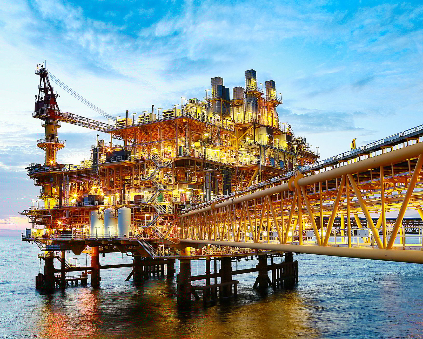 Offshore construction platform for production oil and gas