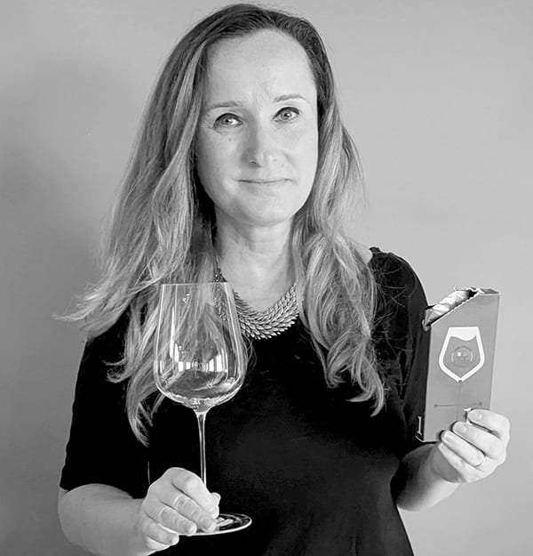 Magda Bulska, ecoSIP board adviser, with an ecoSIP wine container.