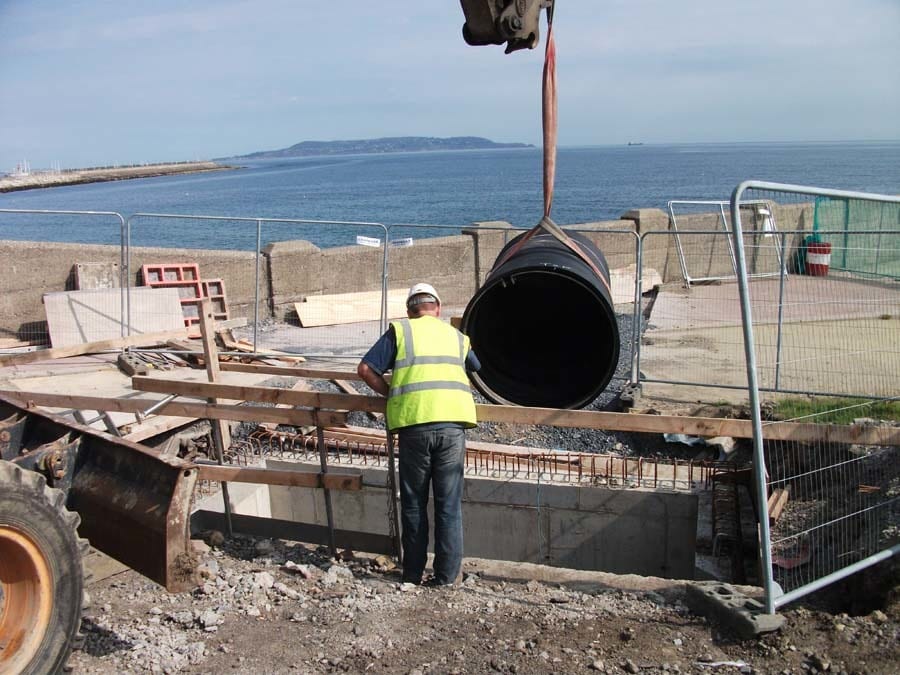 Hard hat, Water, Sky, Tradesman, Asphalt
