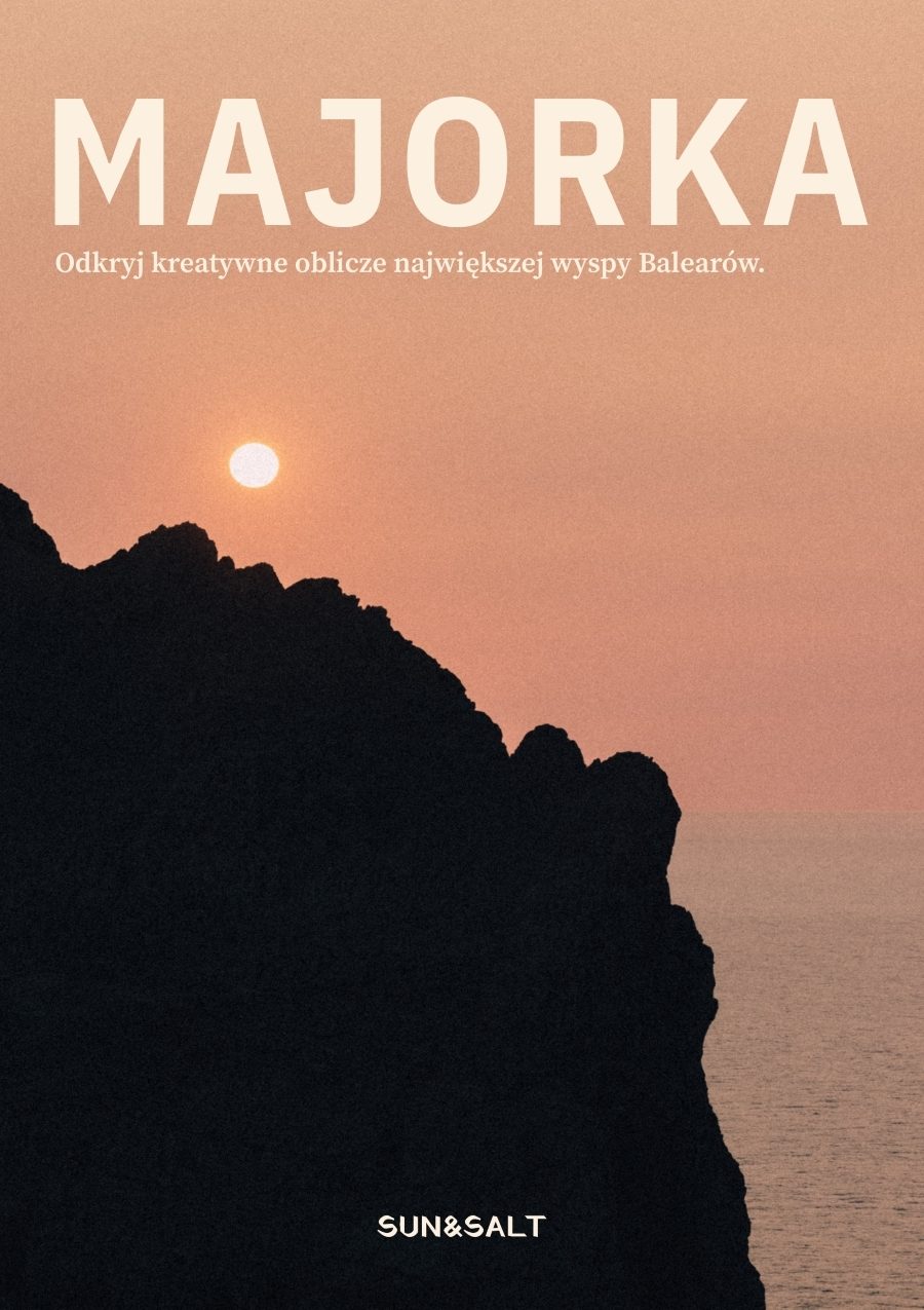 Natural landscape, Sky, Atmosphere, Ecoregion, Afterglow, World, Dusk, Mountain, Sunset, Sunrise