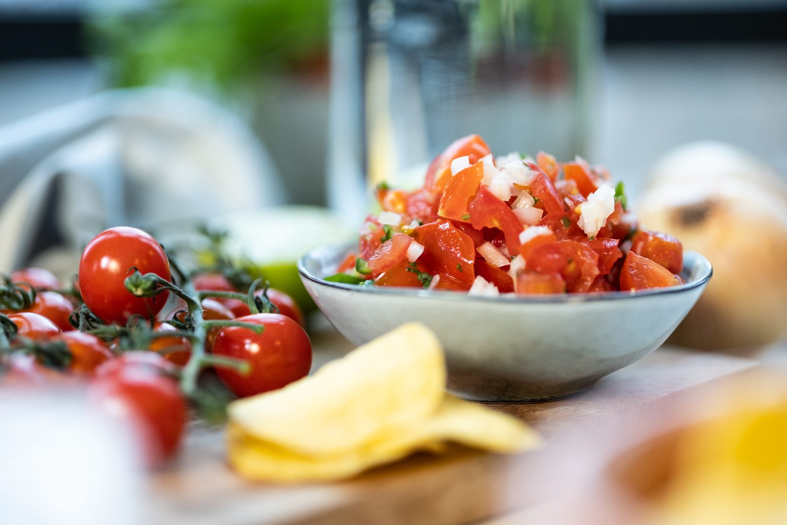 Plum tomato, Natural foods, Cherry Tomatoes, Food, Tableware, Ingredient, Recipe, Dishware, Dish
