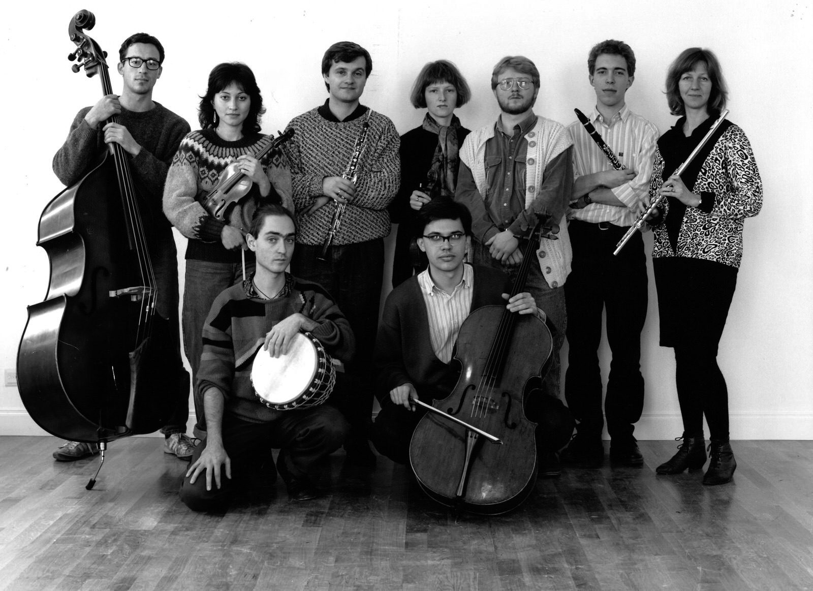 Plucked string instruments, Musical instrument, Band plays, Violin family, Musician, Guitar, Music, Entertainment