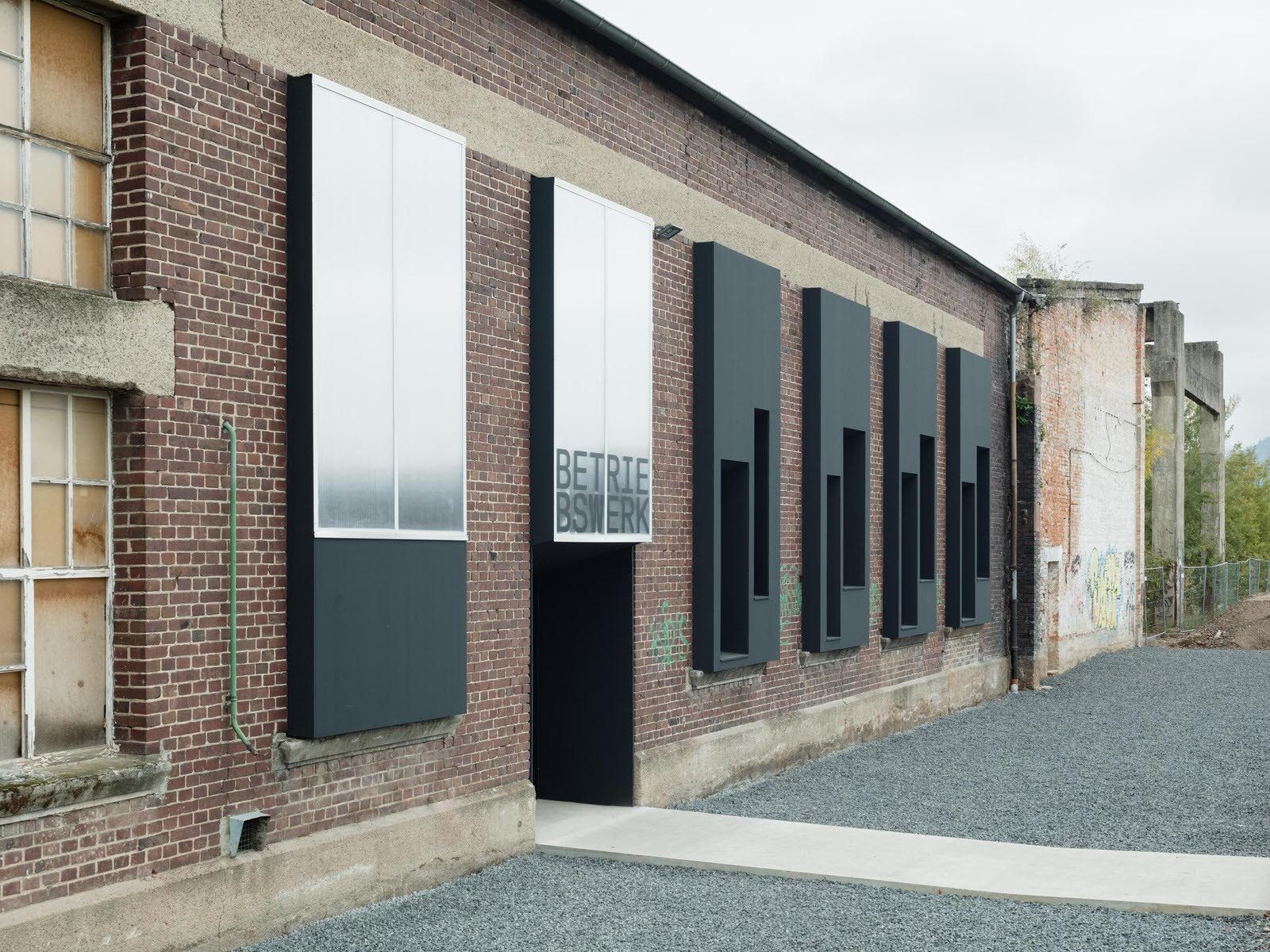 Building material, Property, Window, Sky, Fixture, Brick, Brickwork, Rectangle, Shade