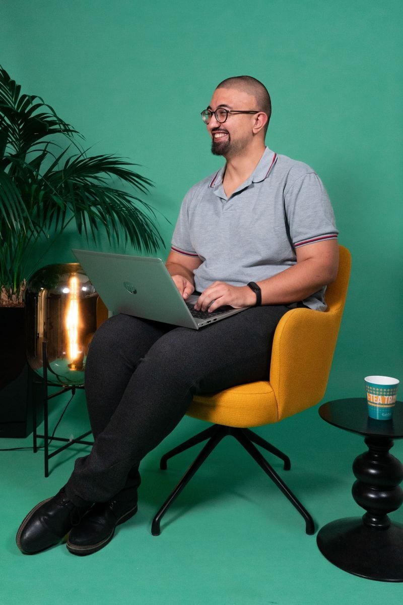 Furniture, Plant, Leg, Light, Green, Comfort, Laptop, Table, Knee, Leisure