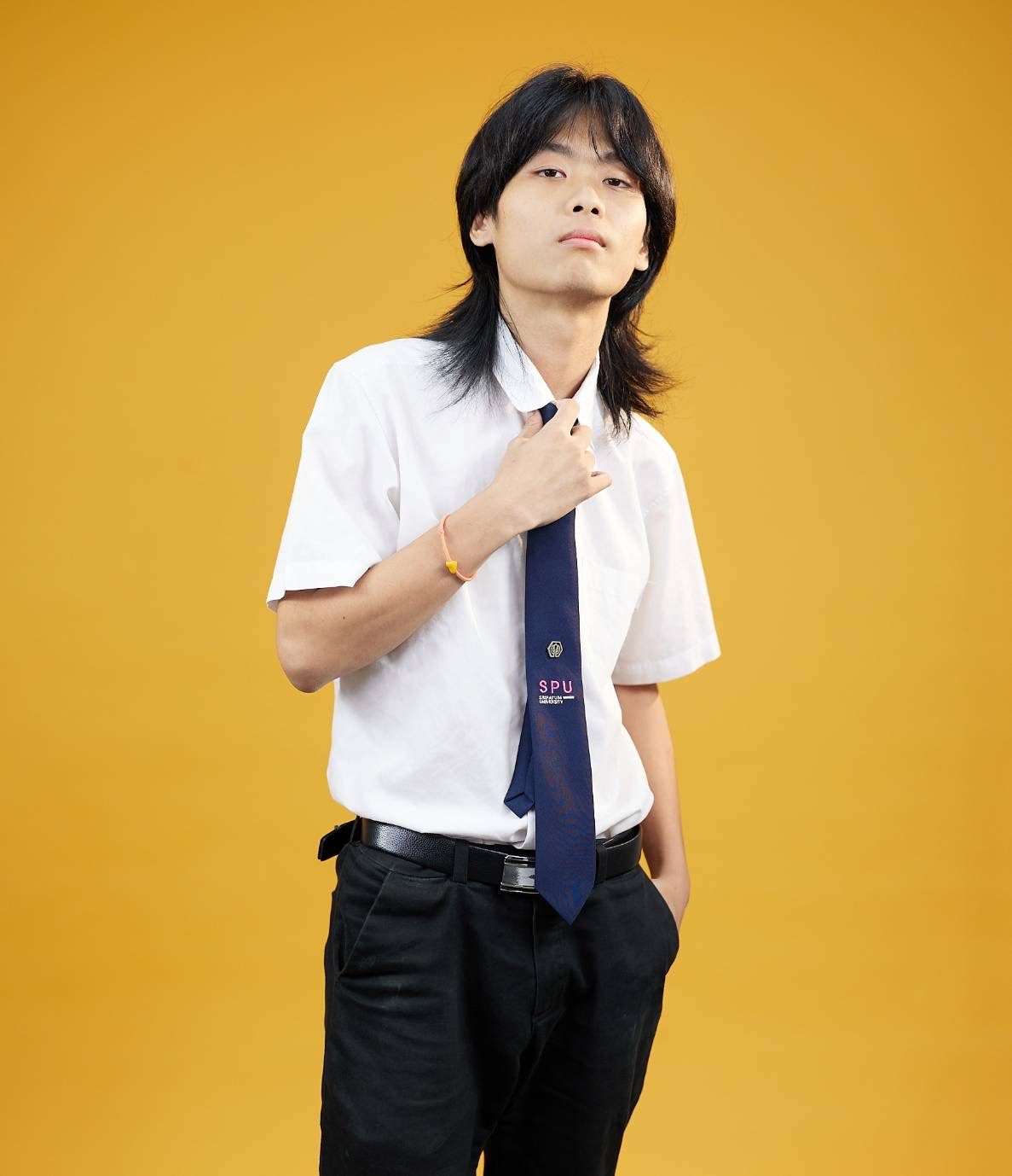 Dress shirt, Hair, Sleeve, Gesture, Elbow, Waist, Collar