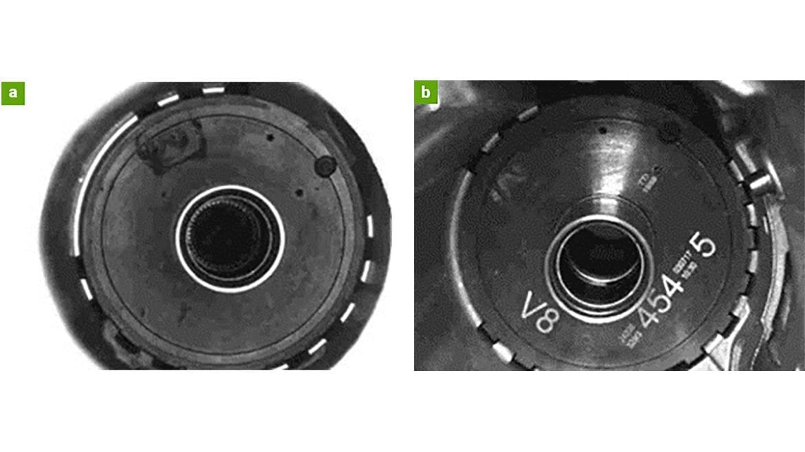 Figure 5: Laser etch on gear face, limited to high angle of incidence. (a) No response to red light, 660 nm. (b) Significant scattering from blue light, 470 nm.