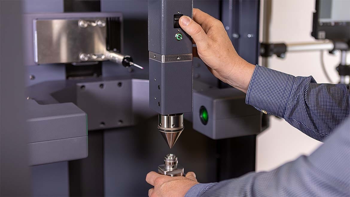 A motorized tailstock with clamp force monitoring, slip monitoring, and software control for robot loading/unloading of parts close to a production line.